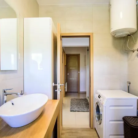 Lana Apartman *